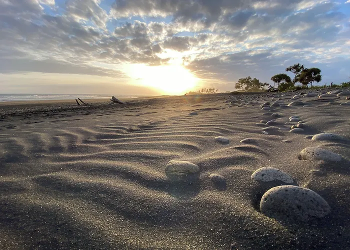 Wide Sands Beach Retreat